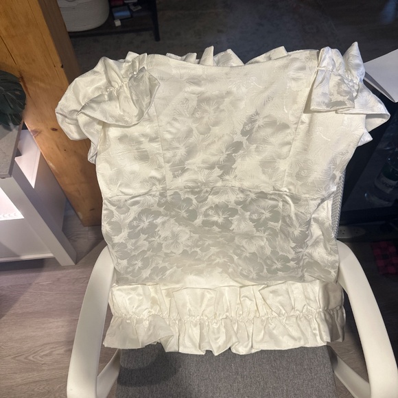 V. Chapman Off-Shoulder White Dress - Picture 7 of 7